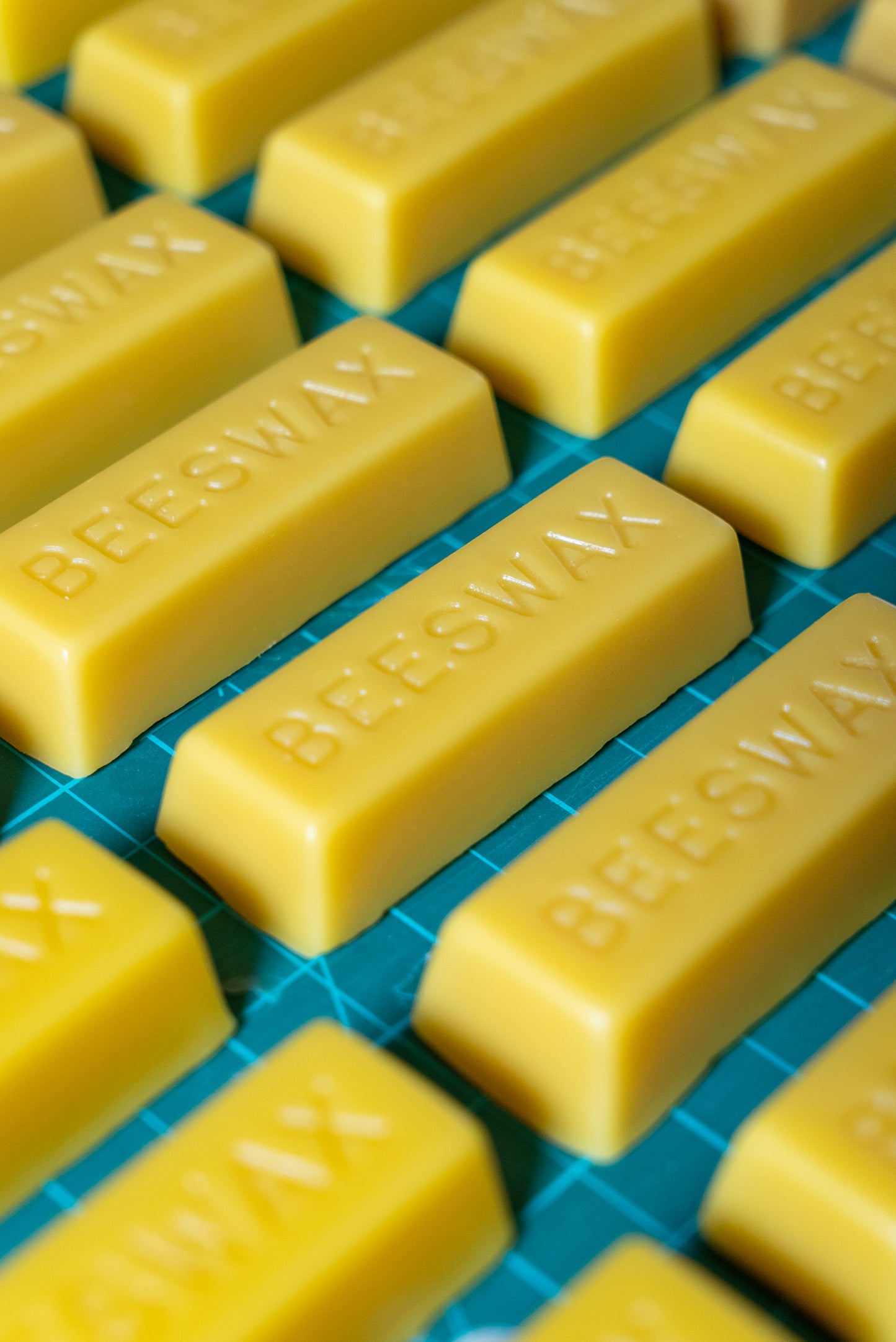 100% Beeswax for craft projects 1oz/28g block